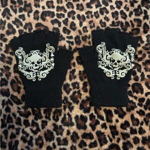skull fingerless gloves